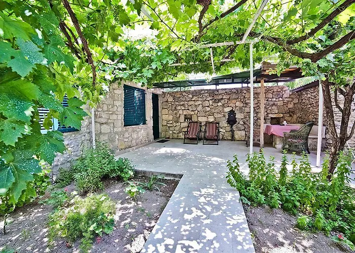 Garden Apartahotel 3*