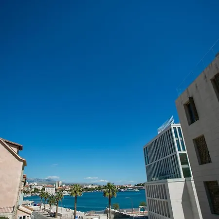 Garden Aparthotel 3*