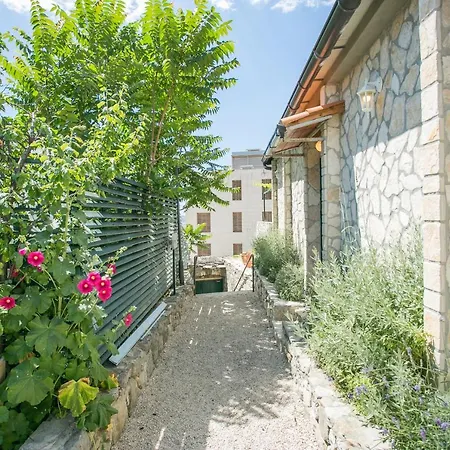 Garden 3* Split